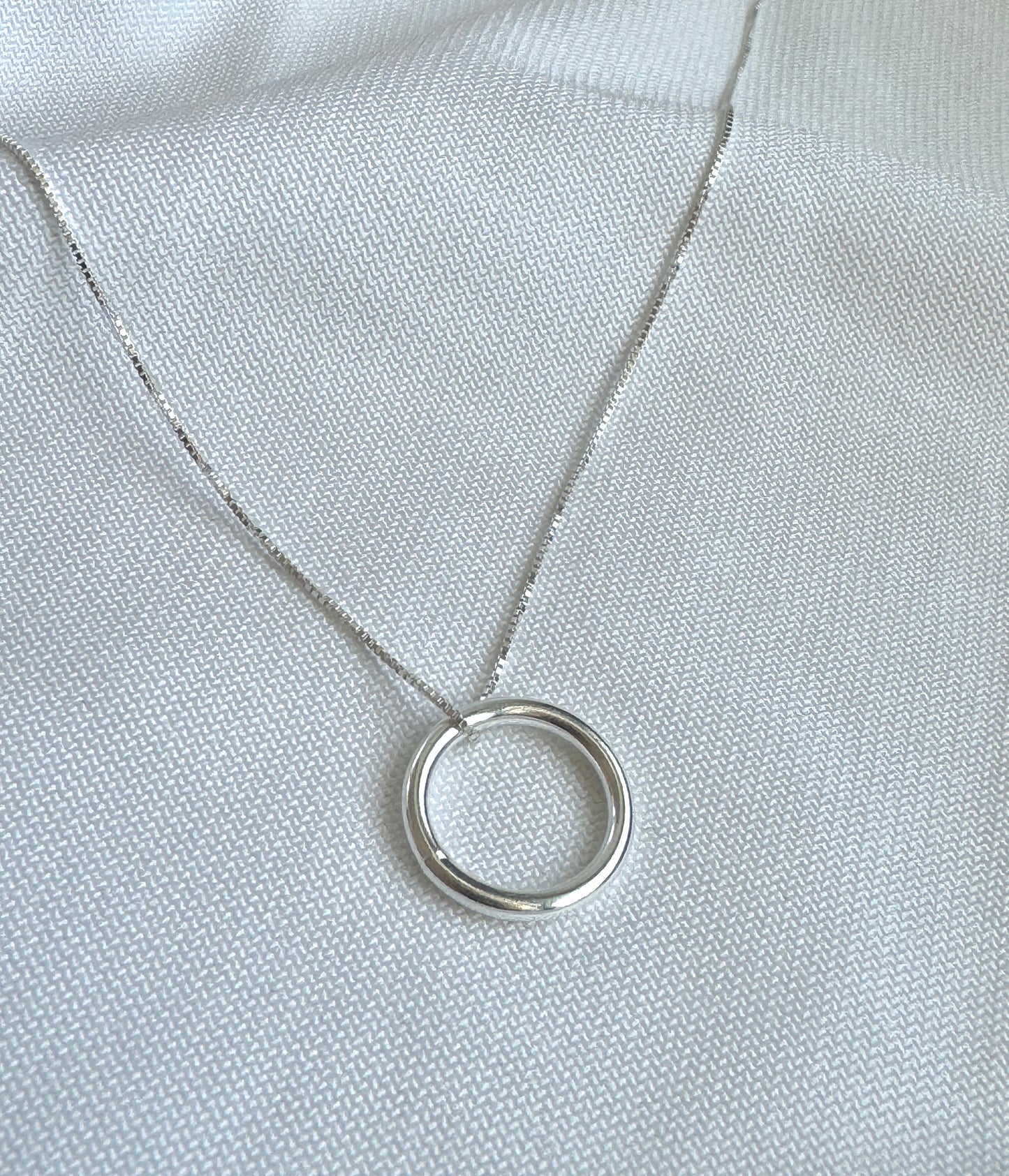 ✧ Minimal Circle Pendant Necklace