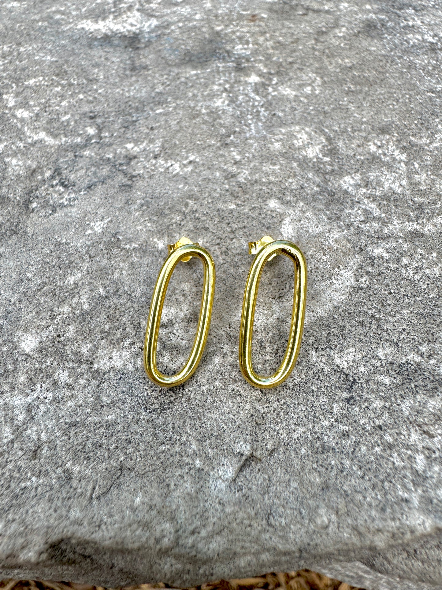 Gold Oval Stud Earrings – Minimalist 925 Silver with Gold Plating