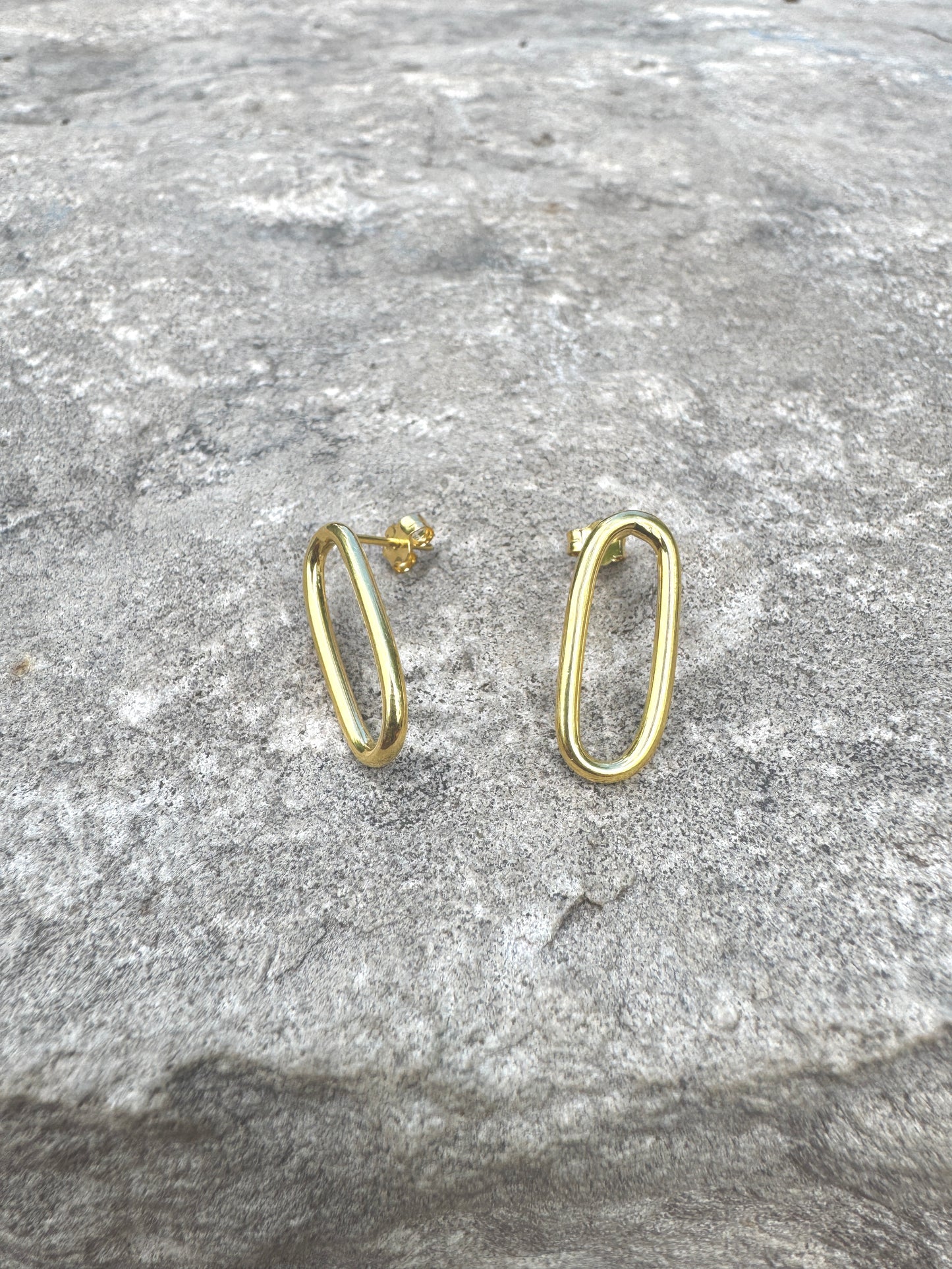 Gold Oval Stud Earrings – Minimalist 925 Silver with Gold Plating