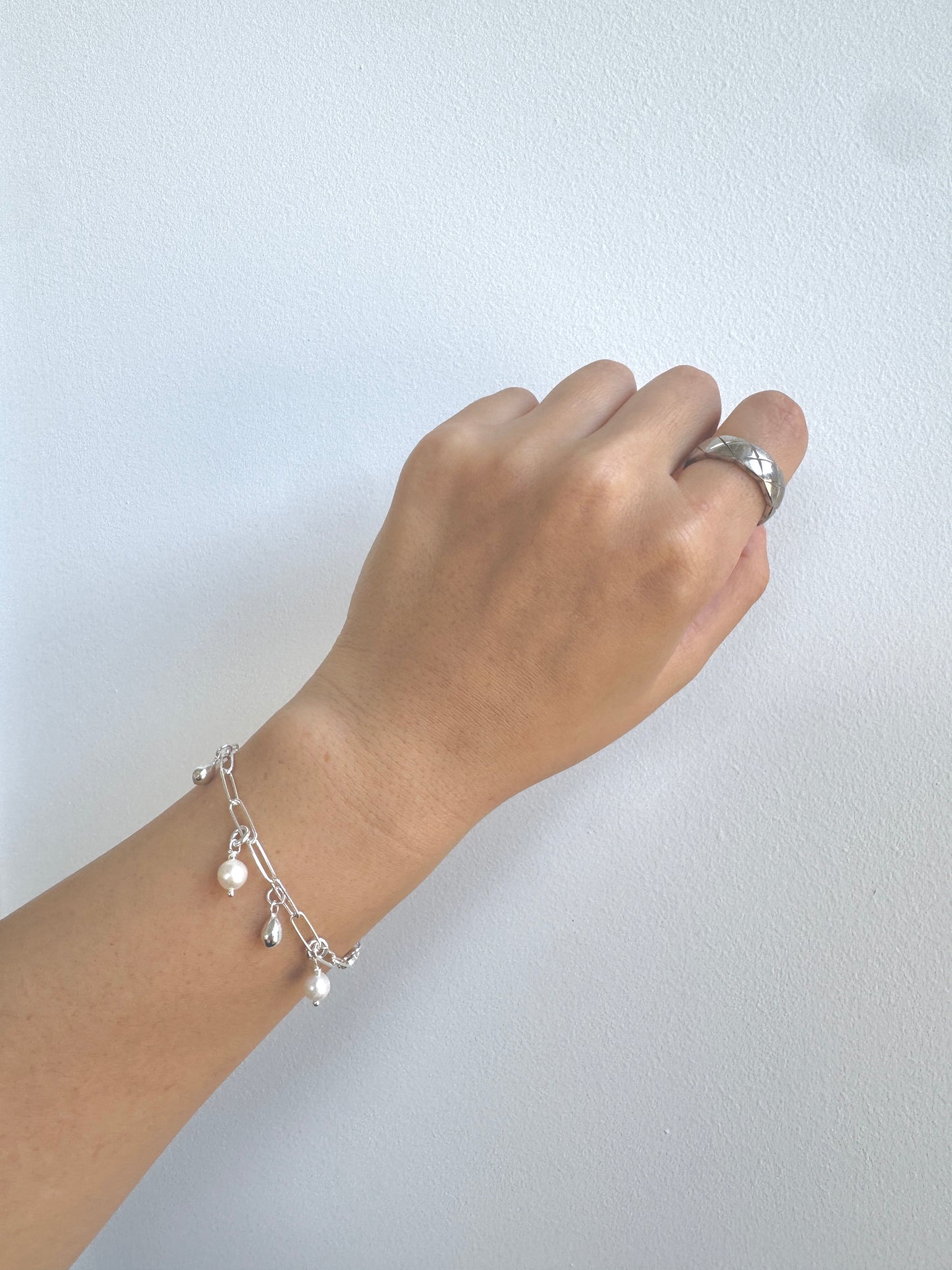 Pearl & Silver Drop Bracelet – Designed by Jenlet