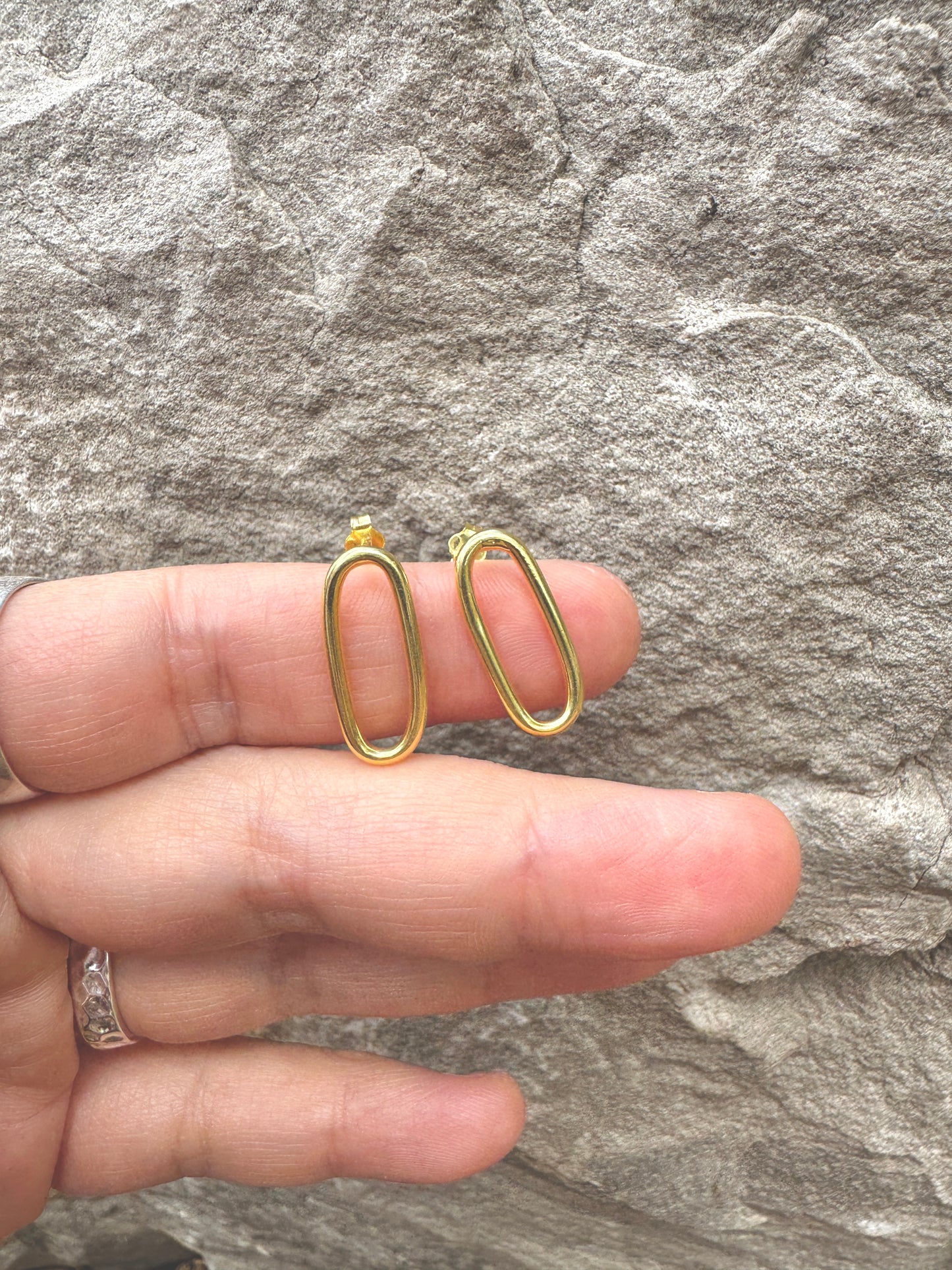 Gold Oval Stud Earrings – Minimalist 925 Silver with Gold Plating