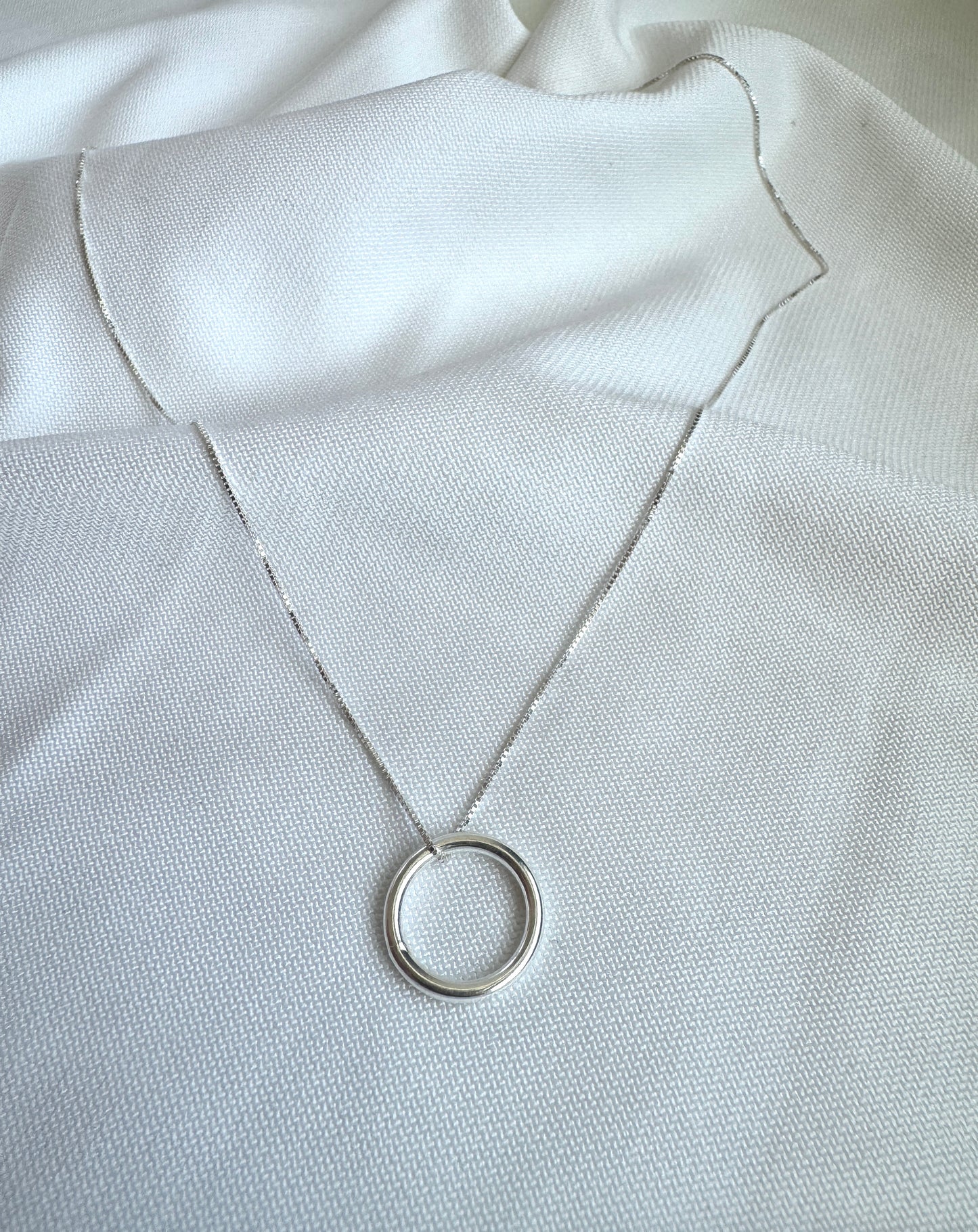 ✧ Minimal Circle Pendant Necklace